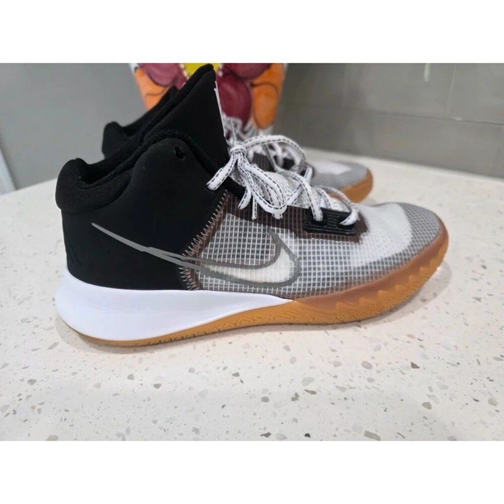 Nike Kyrie Flytrap 4 Basketball Trainers US 8.5 - UK 7.5  Black Gum Sole